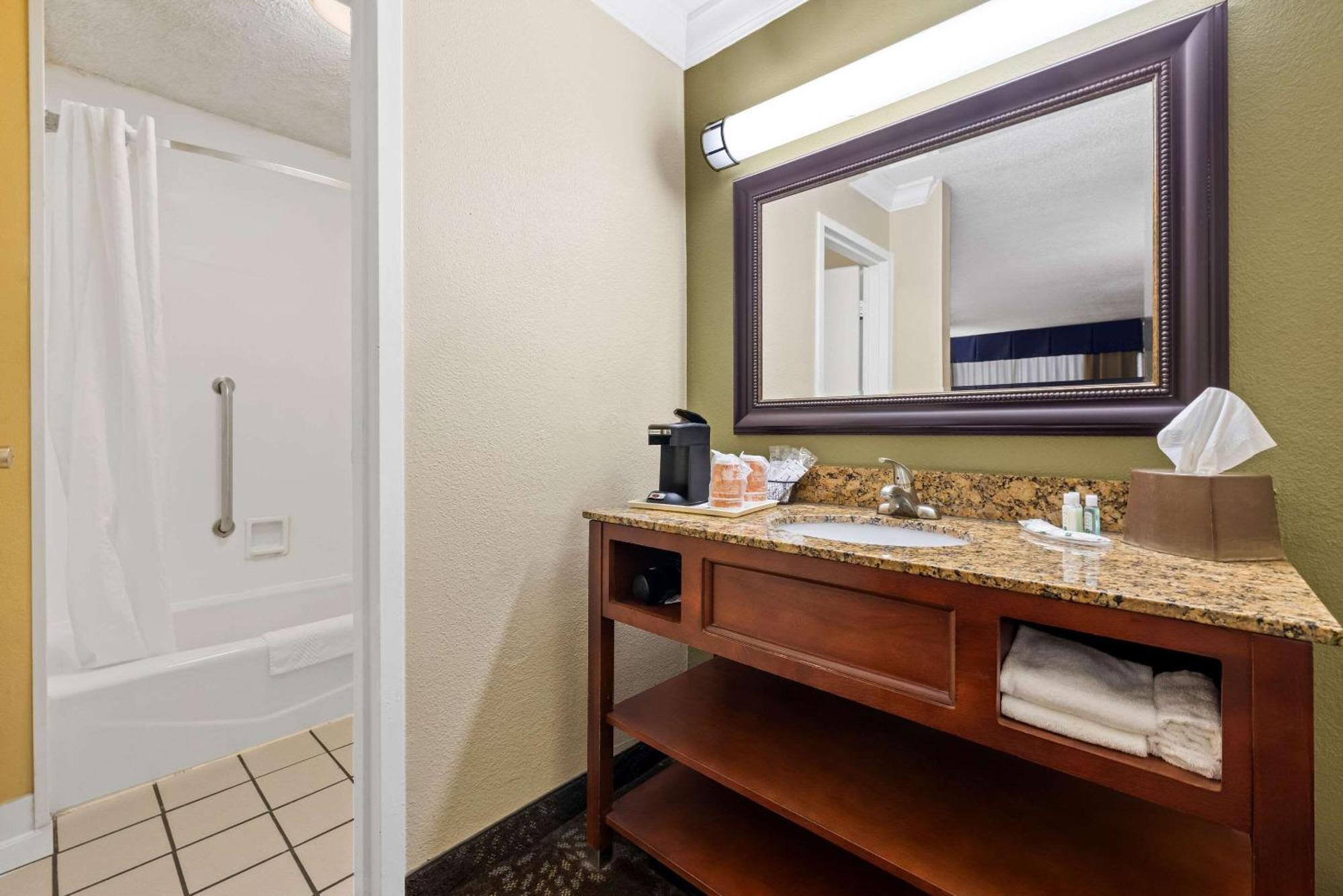 Quality Inn Морган Сити Екстериор снимка