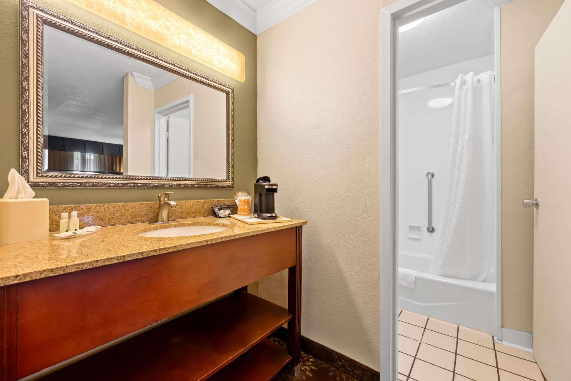 Quality Inn Морган Сити Екстериор снимка